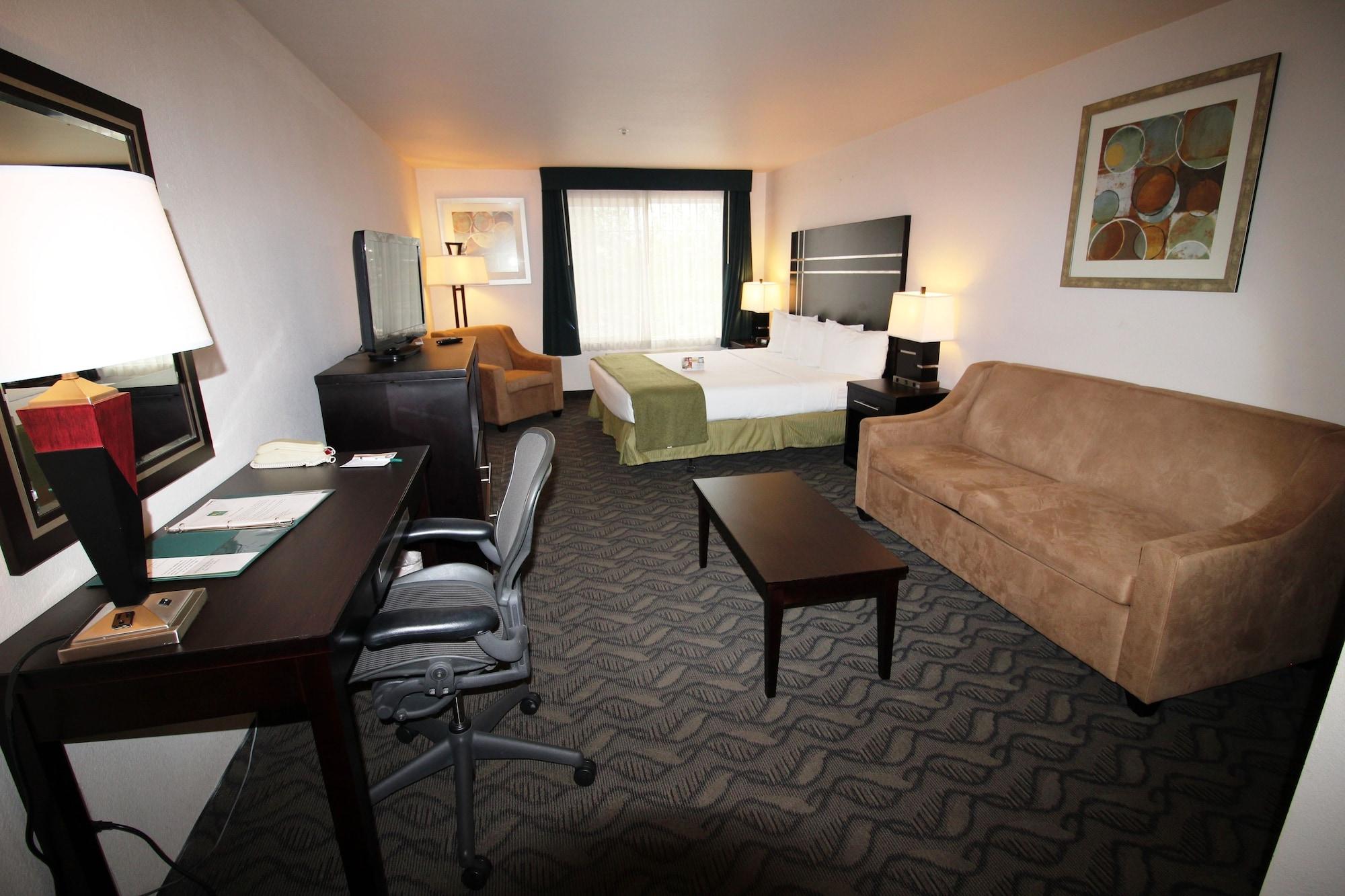 Quality & Airport West Hotel 3*