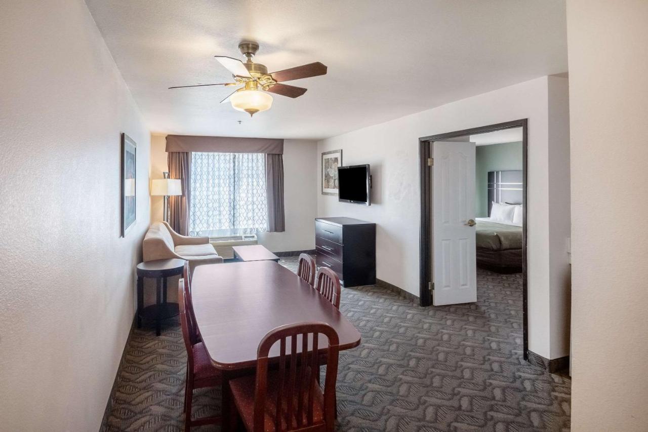 Quality & Airport West 3*