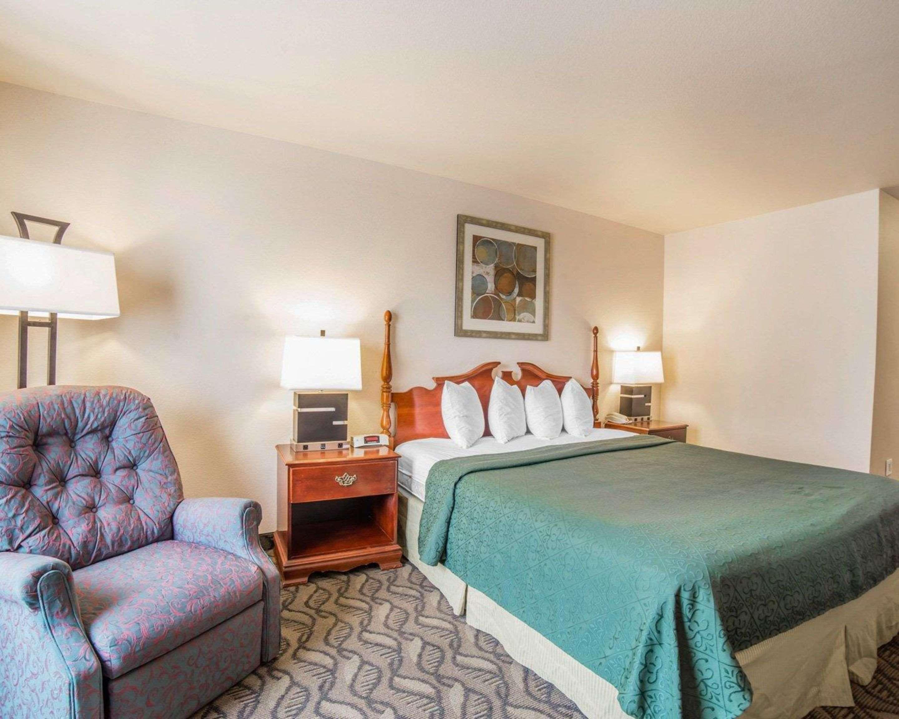 Quality & Airport West Hotel