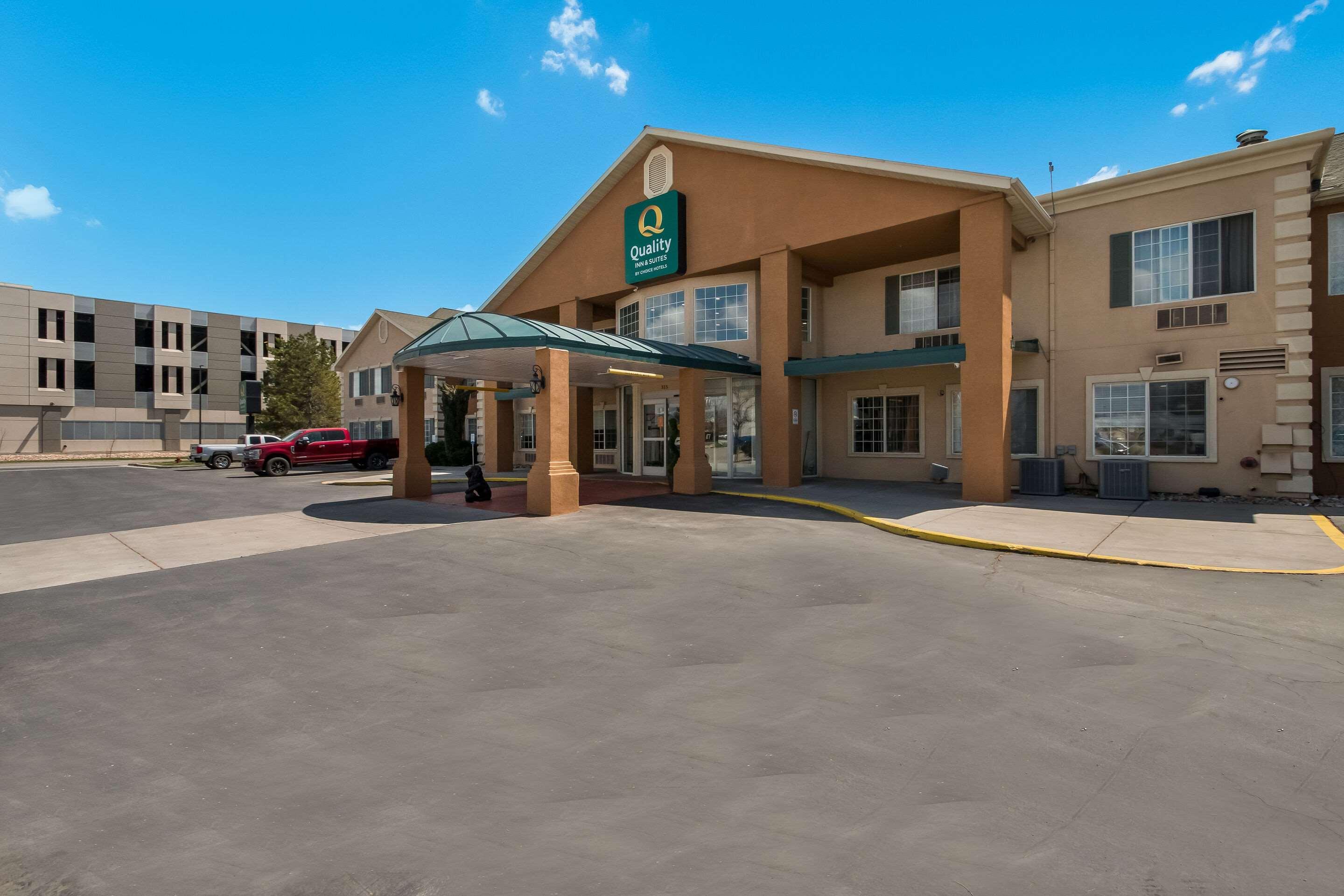 Quality & Airport West Hotel 3*