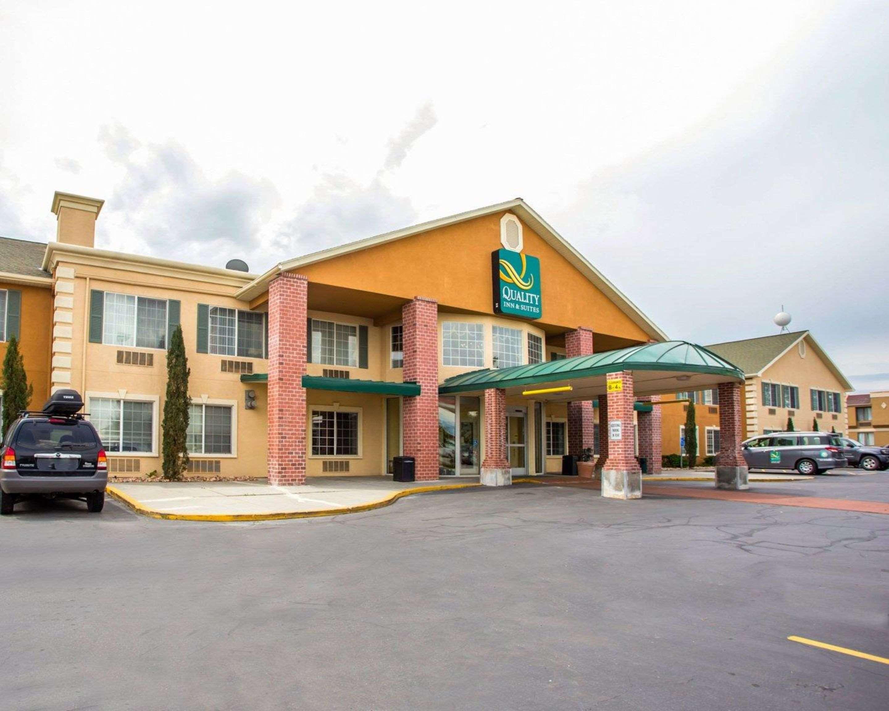 Quality & Airport West Hotel 3*